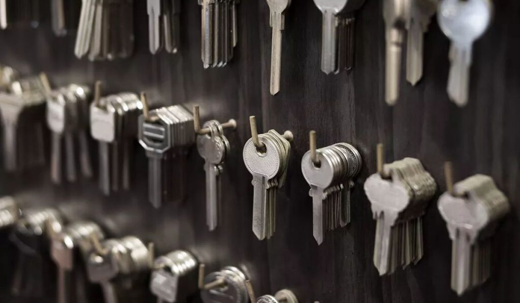 ¿Necesitas un duplicado de llaves? 🔑✨ Ofrecemos un servicio rápido y seguro para todo tipo de llaves: residenciales, automotrices y de alta seguridad. ¡Visítanos hoy!