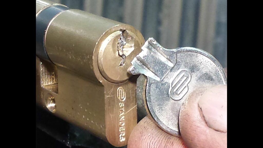 Extracción de llaves quebradas